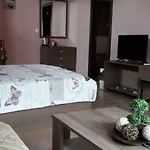 بيت ضيافة Ideal ساباريفا بانيا